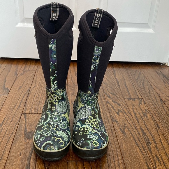 Bogs Women's Winter Rain Boots - Black and Green Floral - Picture 1 of 10